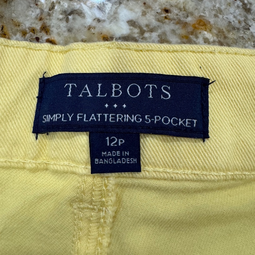 Talbots Simply Flattering 5 Pocket jeans - happy YELLOW color! Size 12P EUC